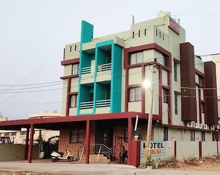 Hotel Mahakal Tulsi โสมนัส ภายนอก รูปภาพ